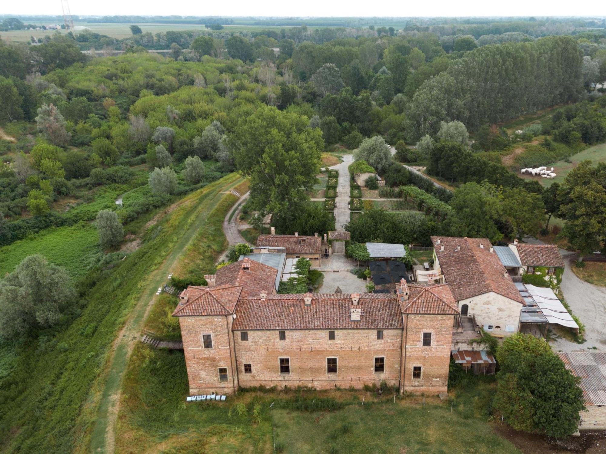 Antica Corte Pallavicina Relais Polesine Parmense Luaran gambar