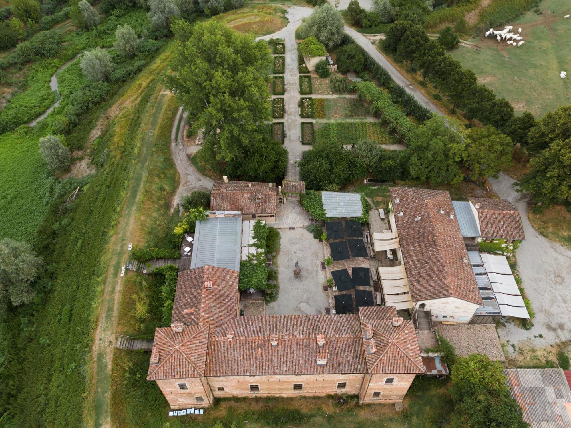 Antica Corte Pallavicina Relais Polesine Parmense Luaran gambar